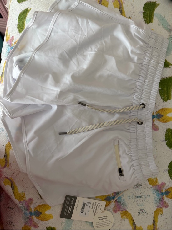 Vuori Pants - NWT Vuori Clementine Women's White Athletic Shorts